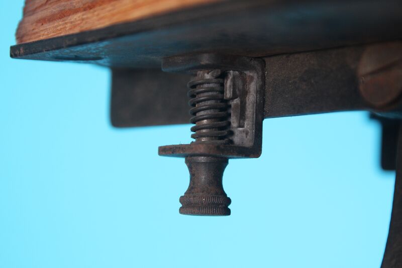 File:T0052 projector lock.JPG