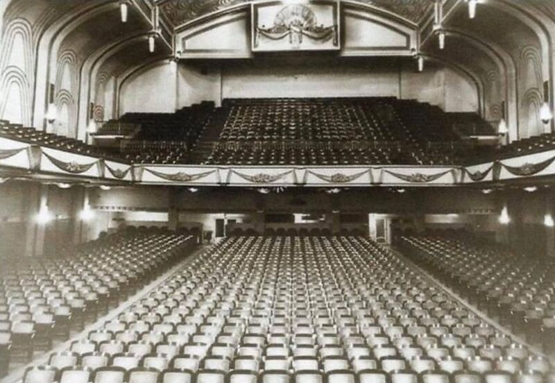 File:BE Antwerp varietees salle.jpg