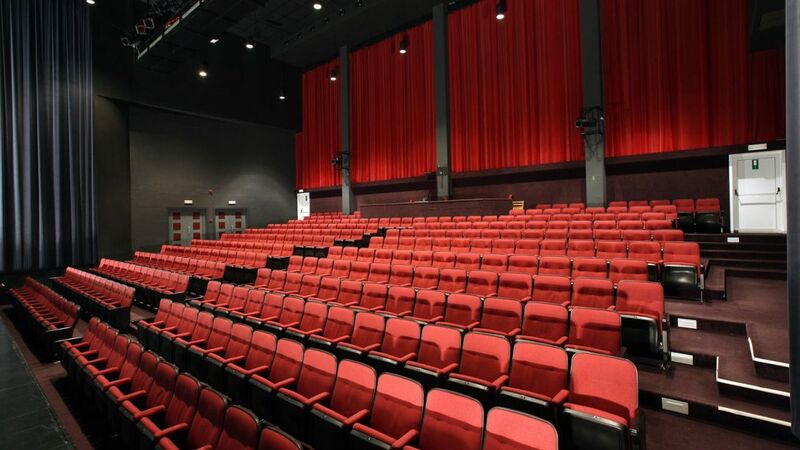 File:Eilandje tribune.jpg