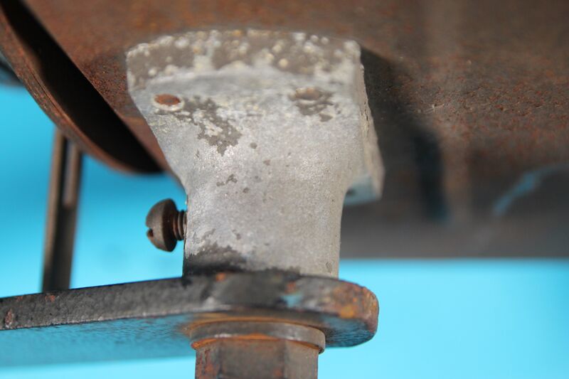 File:T0057 locking mechanism.JPG