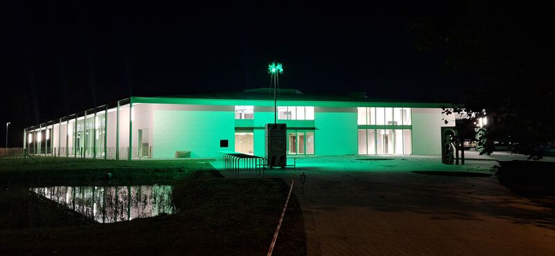 File:BE Stekene cultuurhuis.jpg