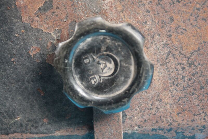 File:T0023 locking knob.JPG