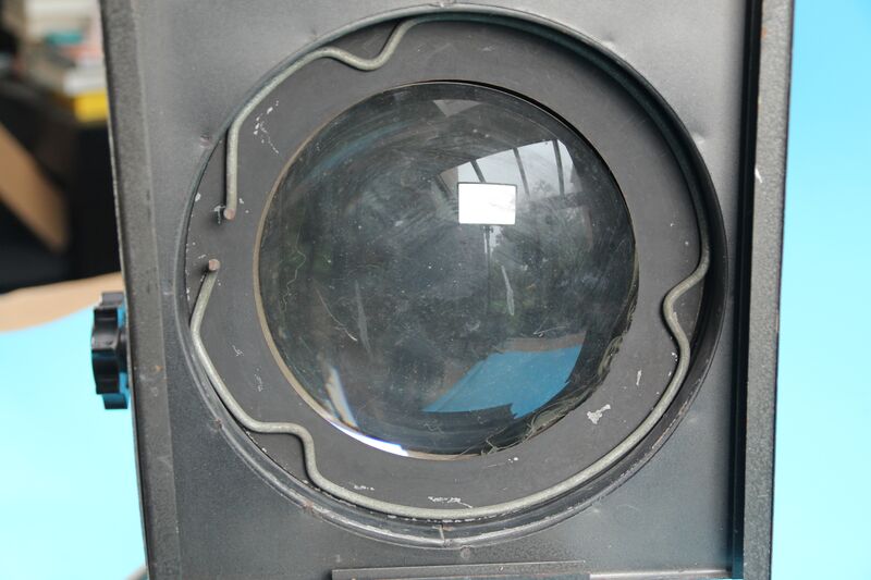 File:T0020 lens holder.JPG