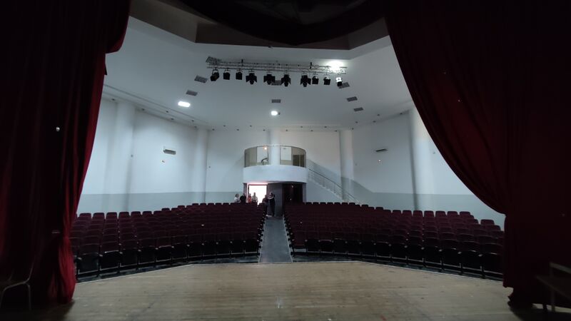 File:MA Oujda Interieur salle.jpg