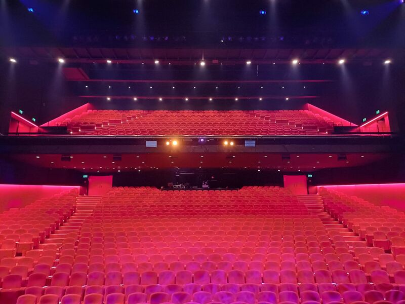 File:Theatre 11 Zurich.jpg