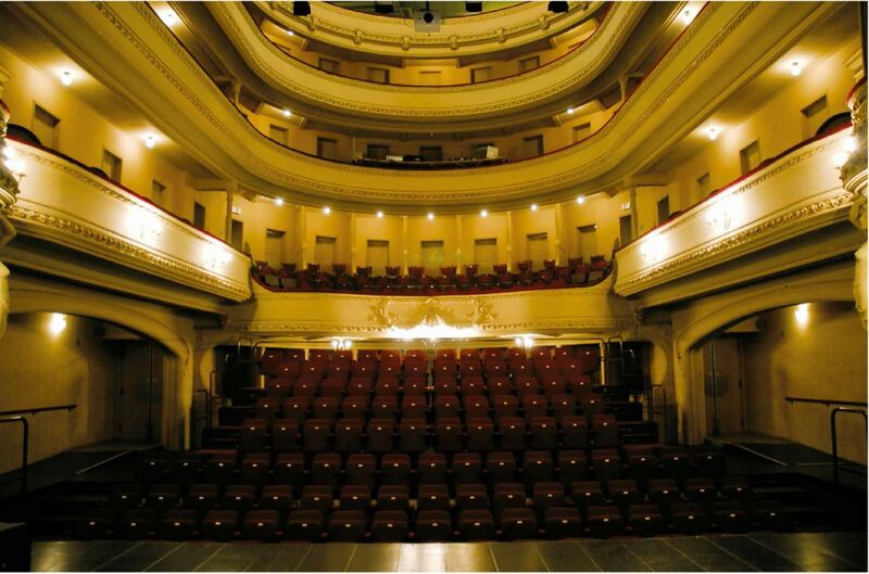 File:BE Gent Minard zaal.jpg