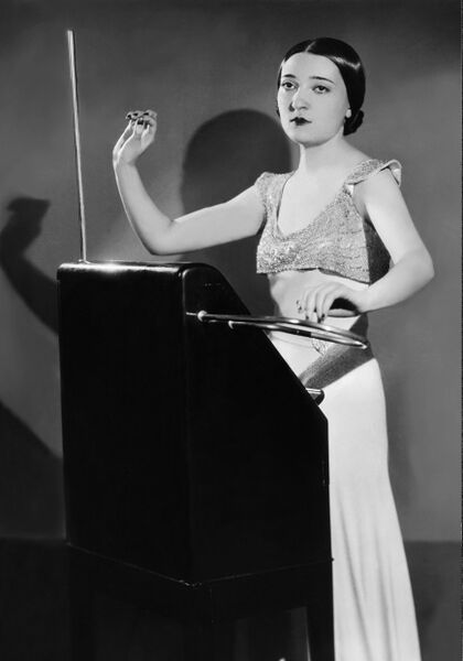 File:Clara Rockmore 2.jpg