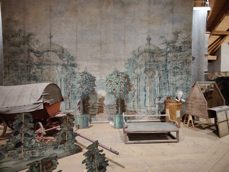 File:Paradise tree set.jpg