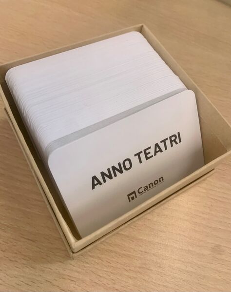 File:Anno Teatri.jpg